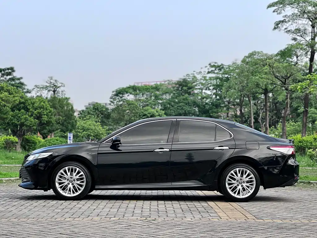 Toyota Camry 2018 — фото 7