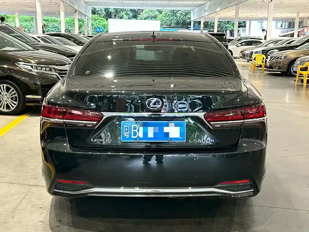 Lexus LS 2018 — фото 9