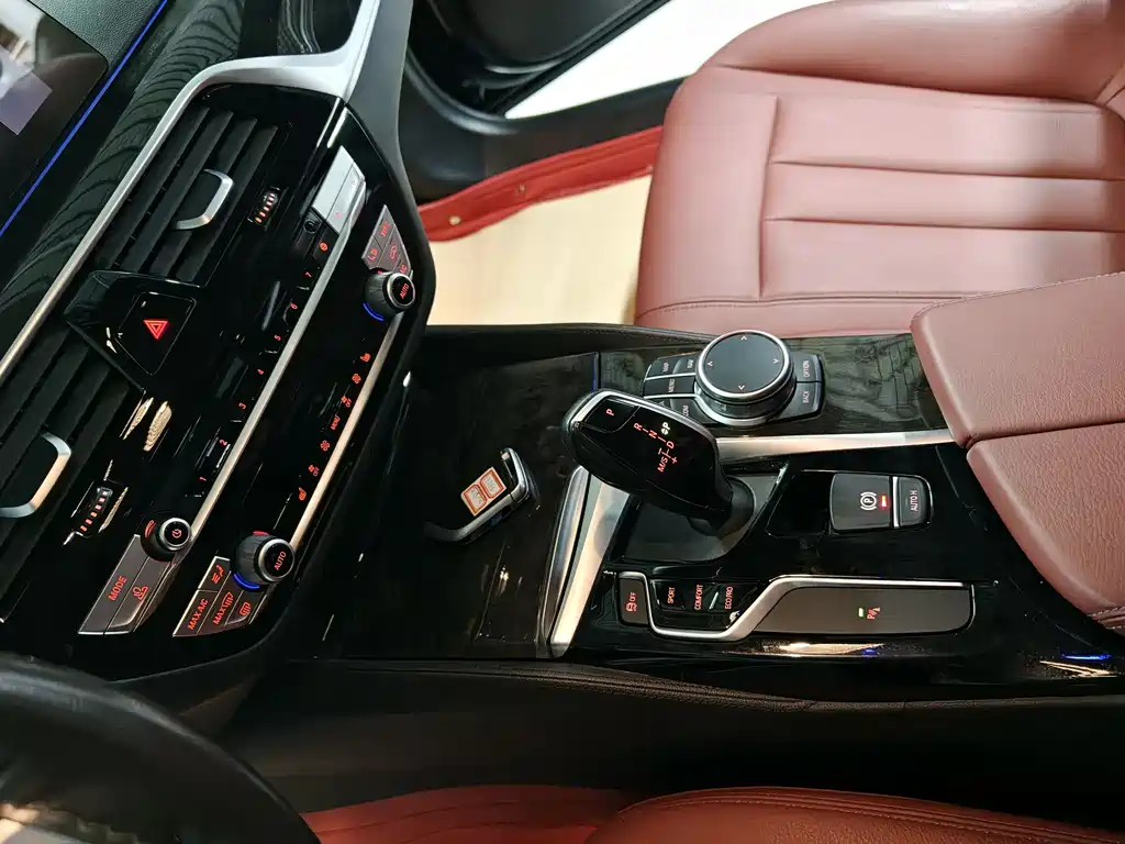 BMW 5 Series 2020 — фото 17