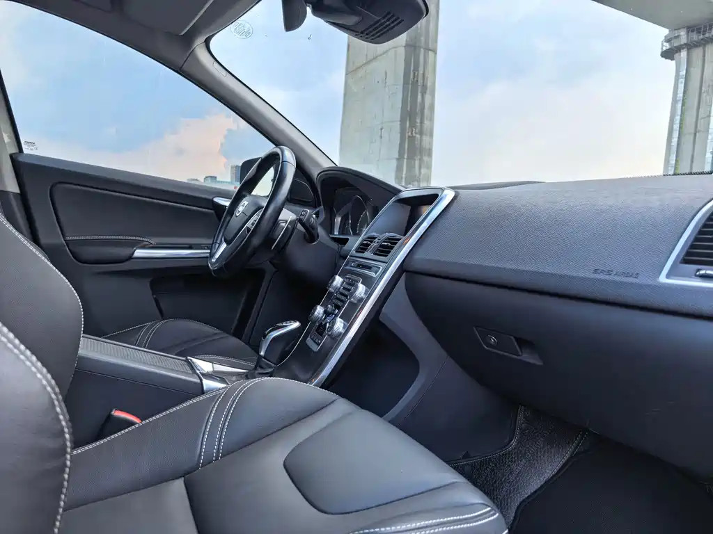 Volvo XC60 2015 — фото 9