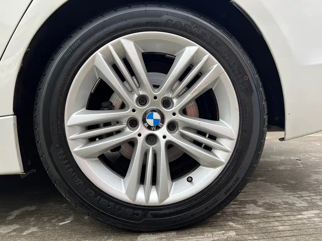 BMW 3 Series 2016 — фото 16