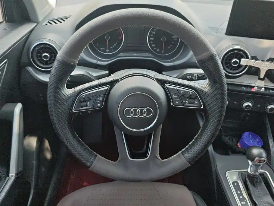 Audi Q2L 2021 — фото 15