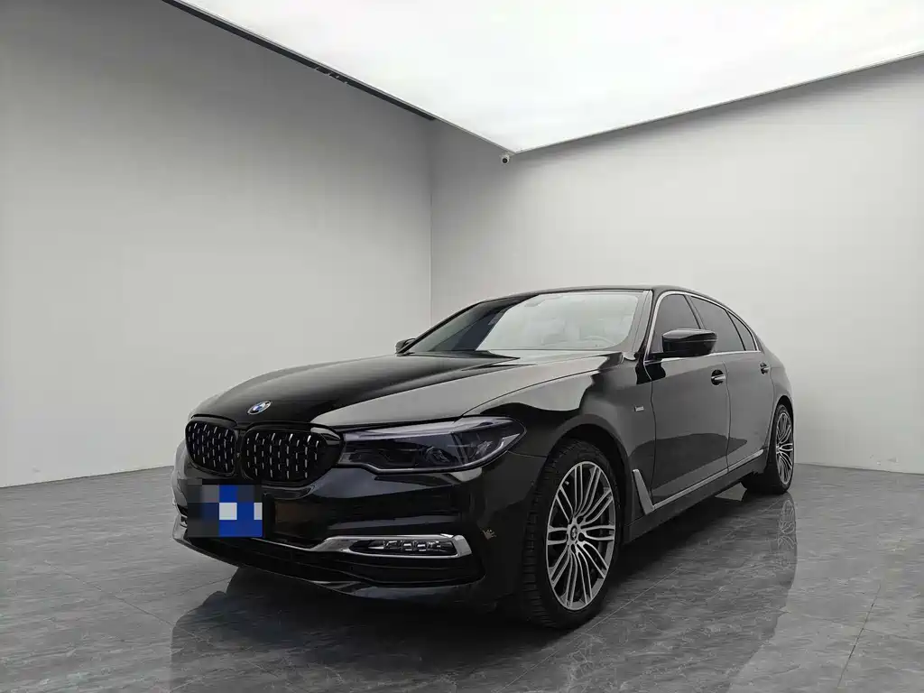 BMW 5 Series 2018 — фото 1