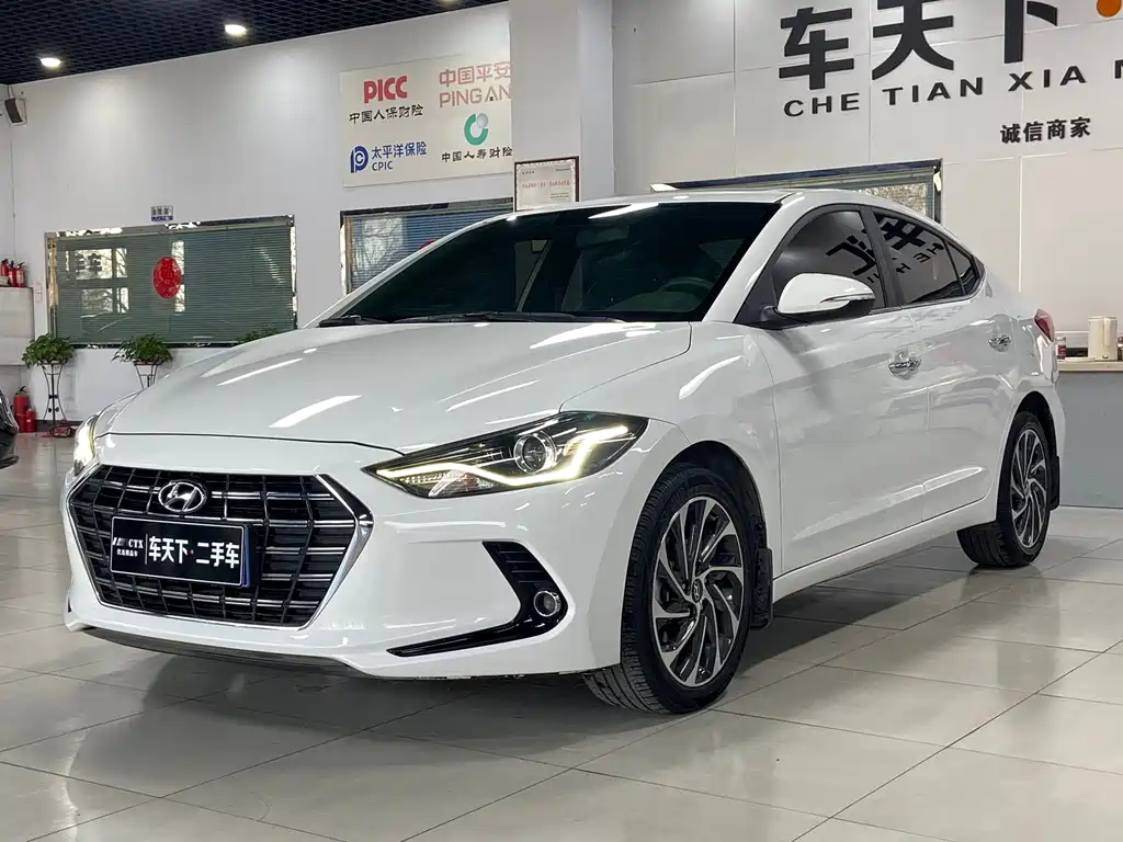 Hyundai Elantra 2020 — фото 1
