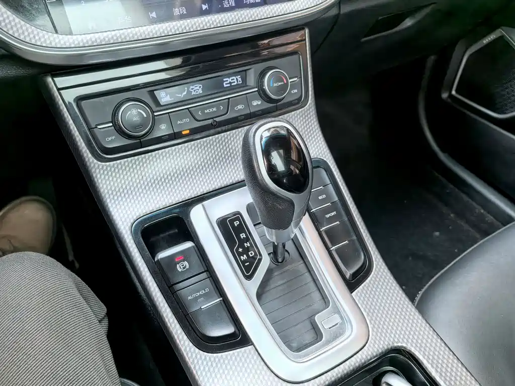 Geely Emgrand GS 2016 — фото 12