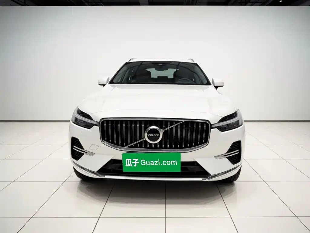 Volvo XC60 2022 — фото 24