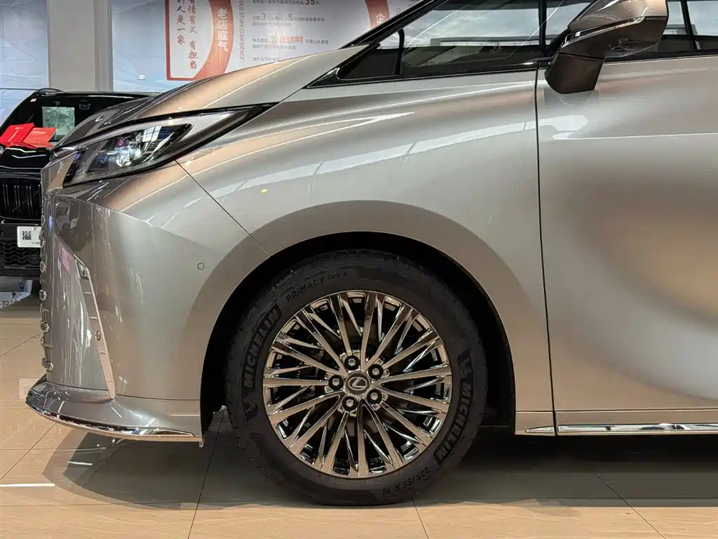 Lexus LM 2026