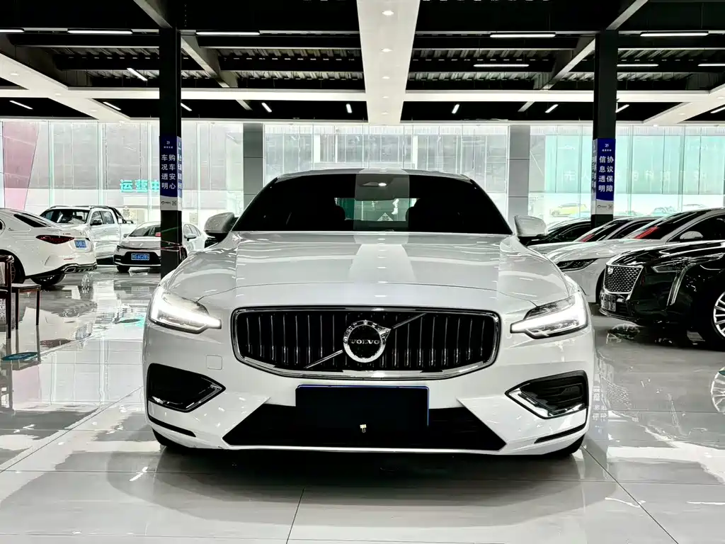 Volvo S60 2025 — фото 2