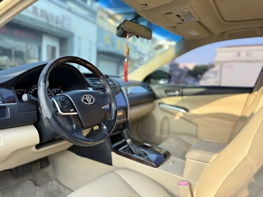 Toyota Camry 2017 — фото 14