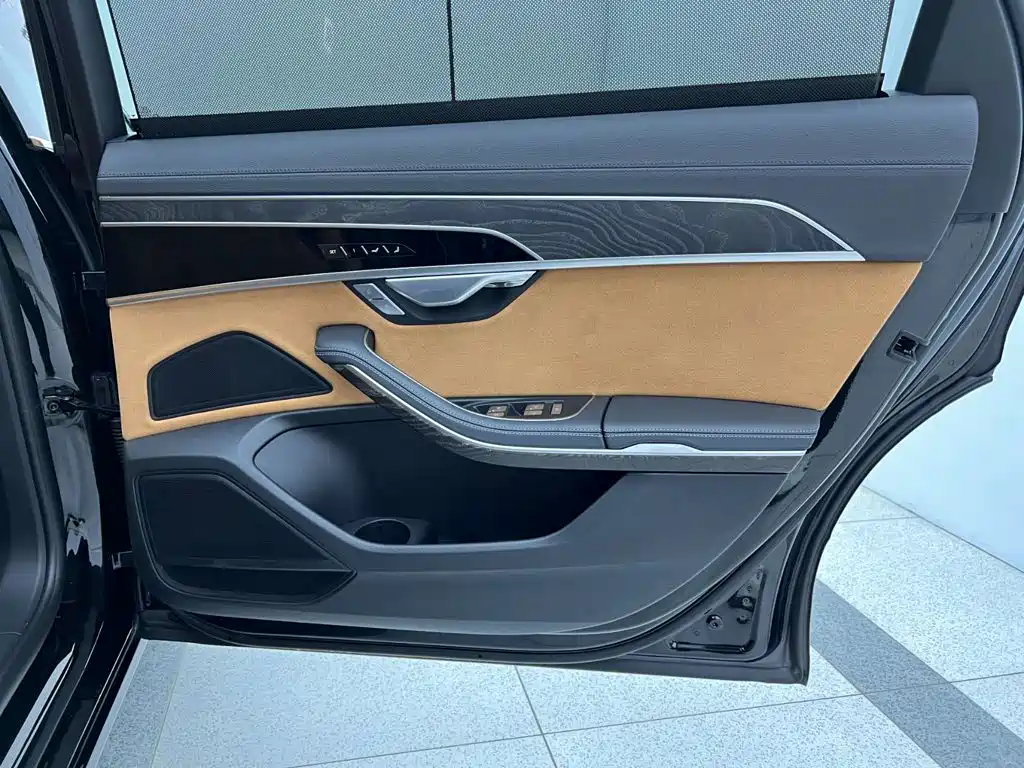 Audi A8 2023 — фото 17