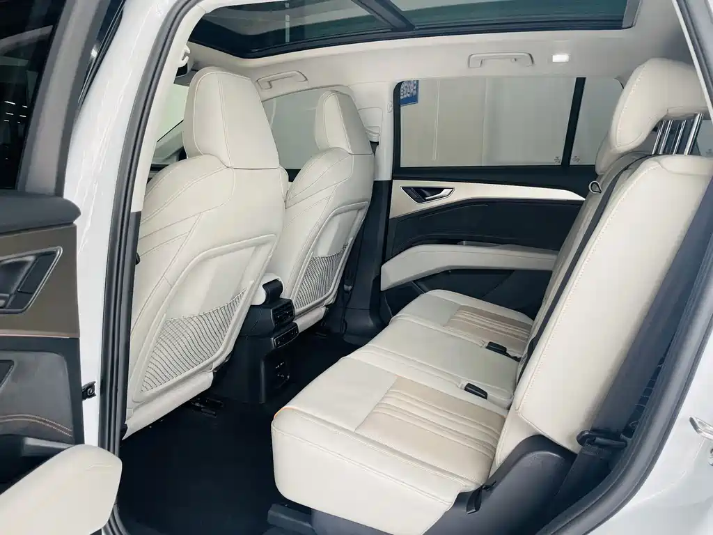 Audi Q5 E-Tron 2023 — фото 10