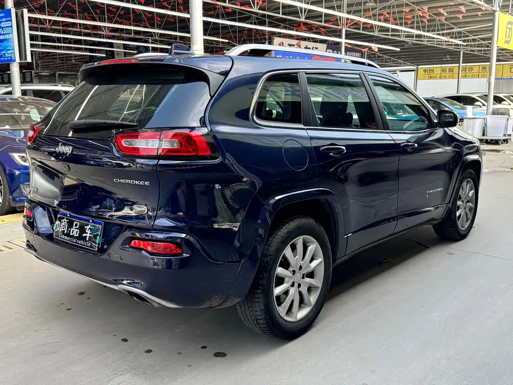 Jeep Cherokee 2017 — фото 15
