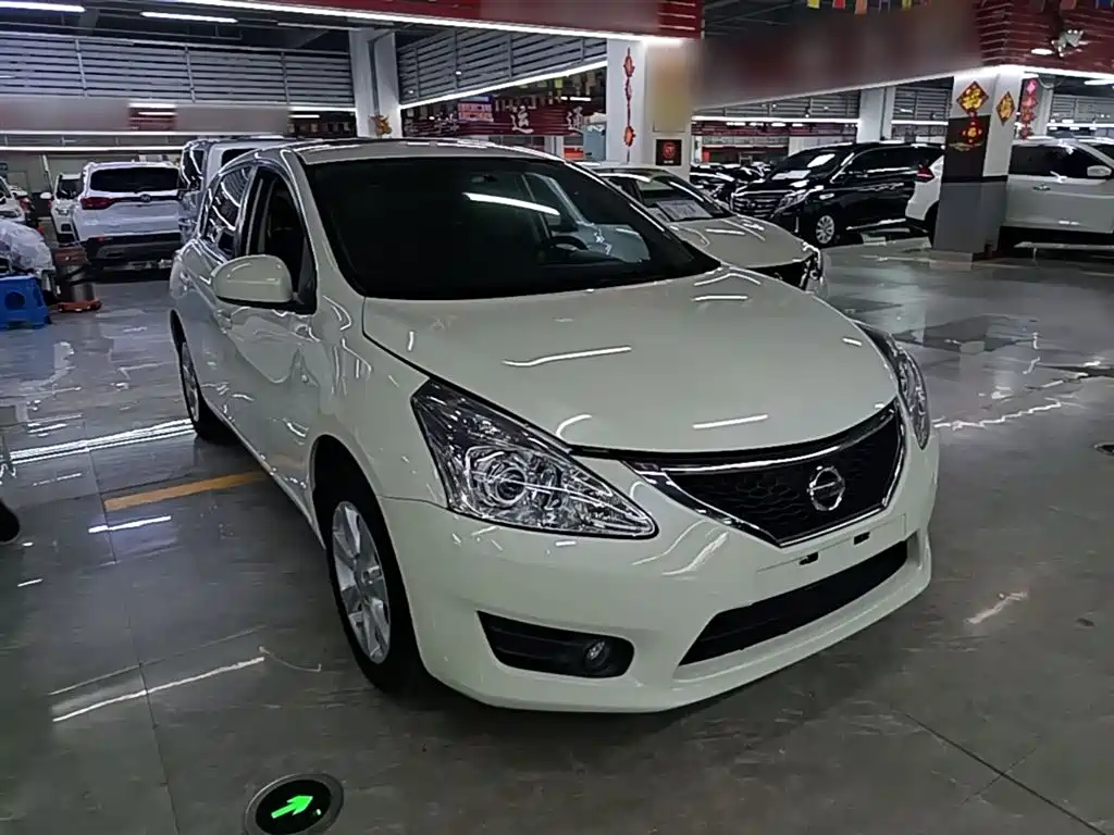 Nissan Tiida 2015 — фото 4
