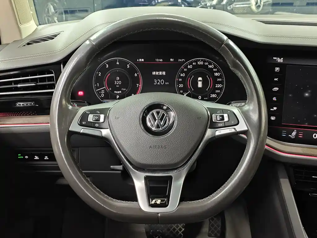 Volkswagen Touareg 2019 — фото 19