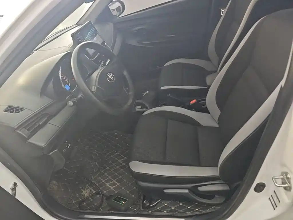 Toyota Yaris L 2020 — фото 15
