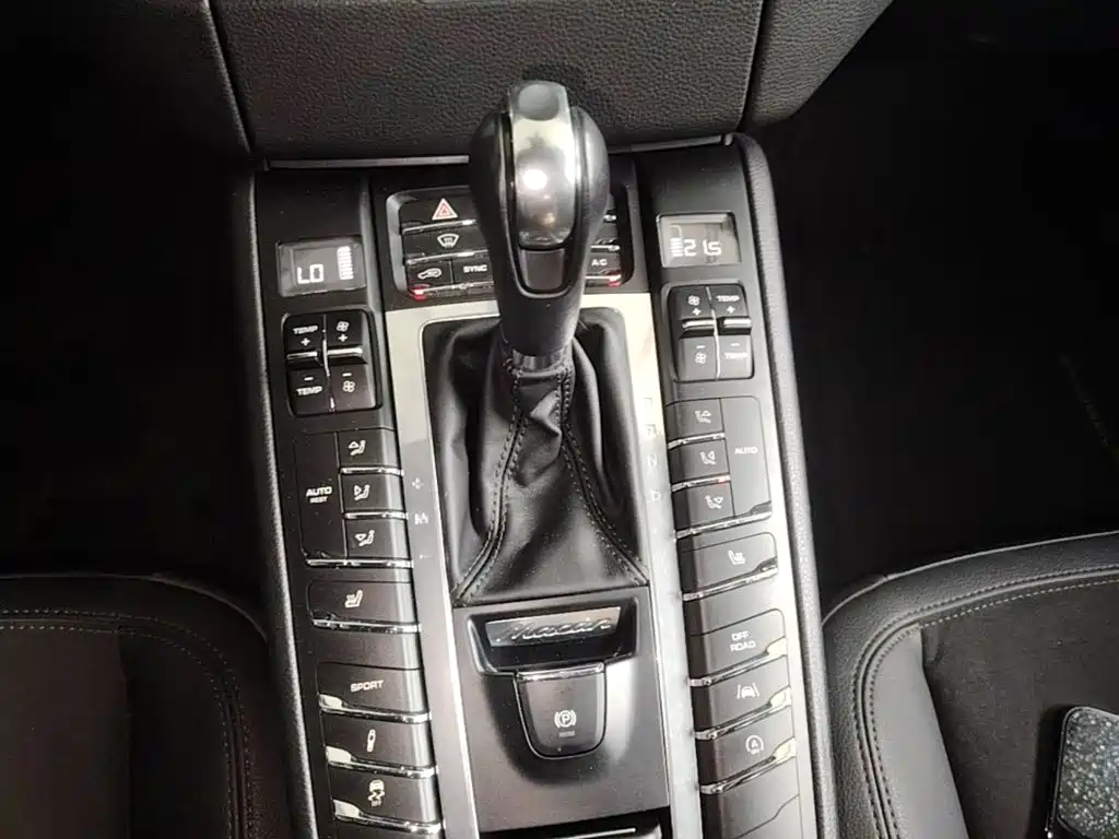 Porsche Macan 2017 — фото 14