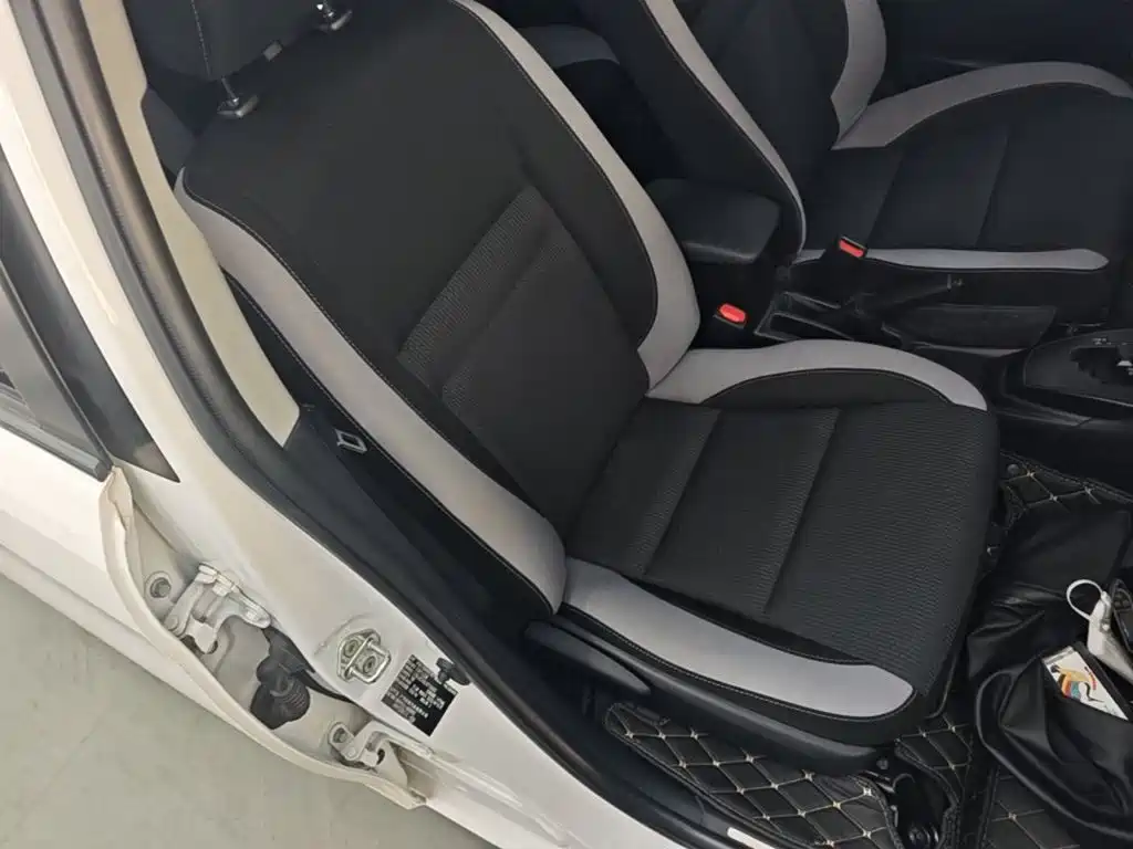 Toyota Yaris L 2020 — фото 25