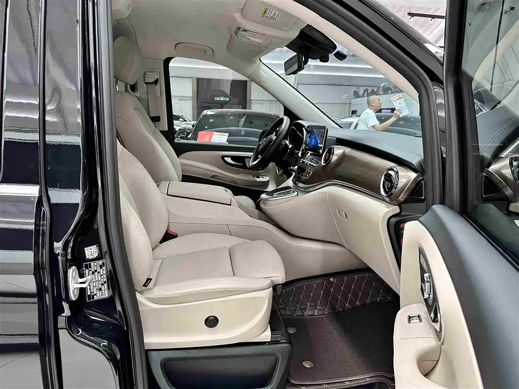 Mercedes-Benz V-Class 2023 — фото 28