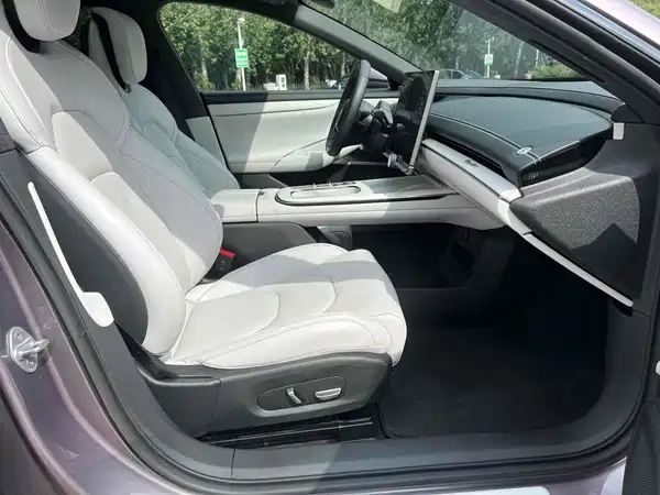 Xiaomi SU7 2024