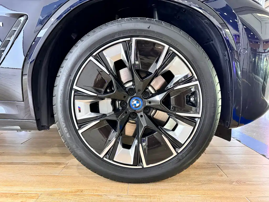BMW iX3 2024 — фото 22
