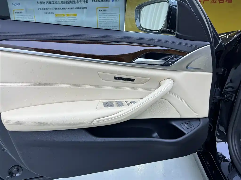 BMW 5 Series 2019 — фото 16