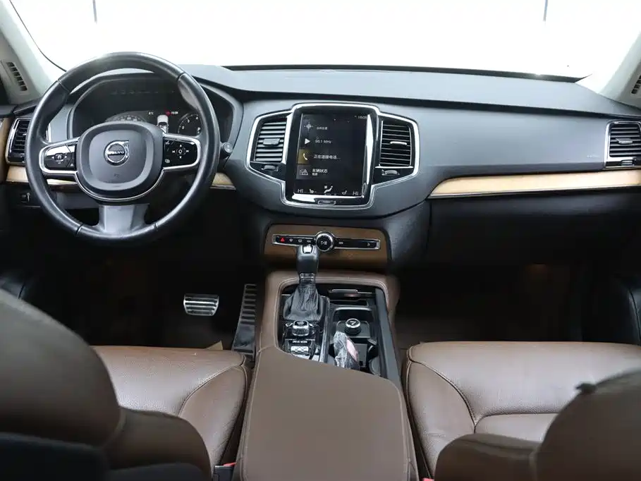 Volvo XC90 2020 — фото 26