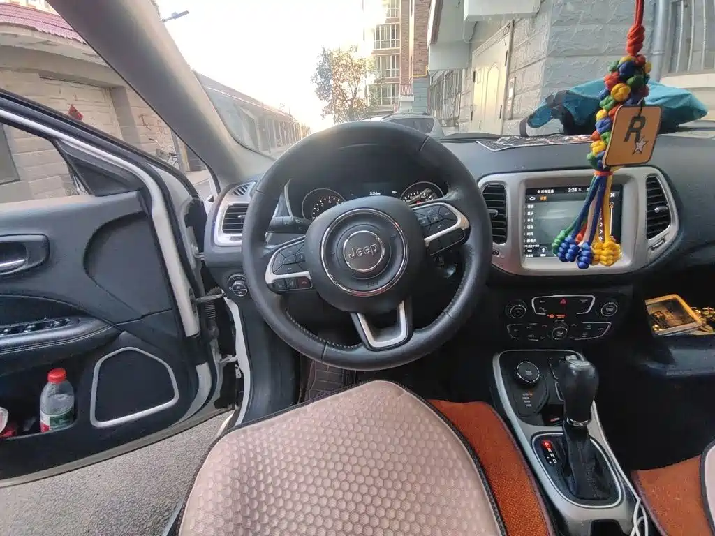 Jeep Compass 2019 — фото 11