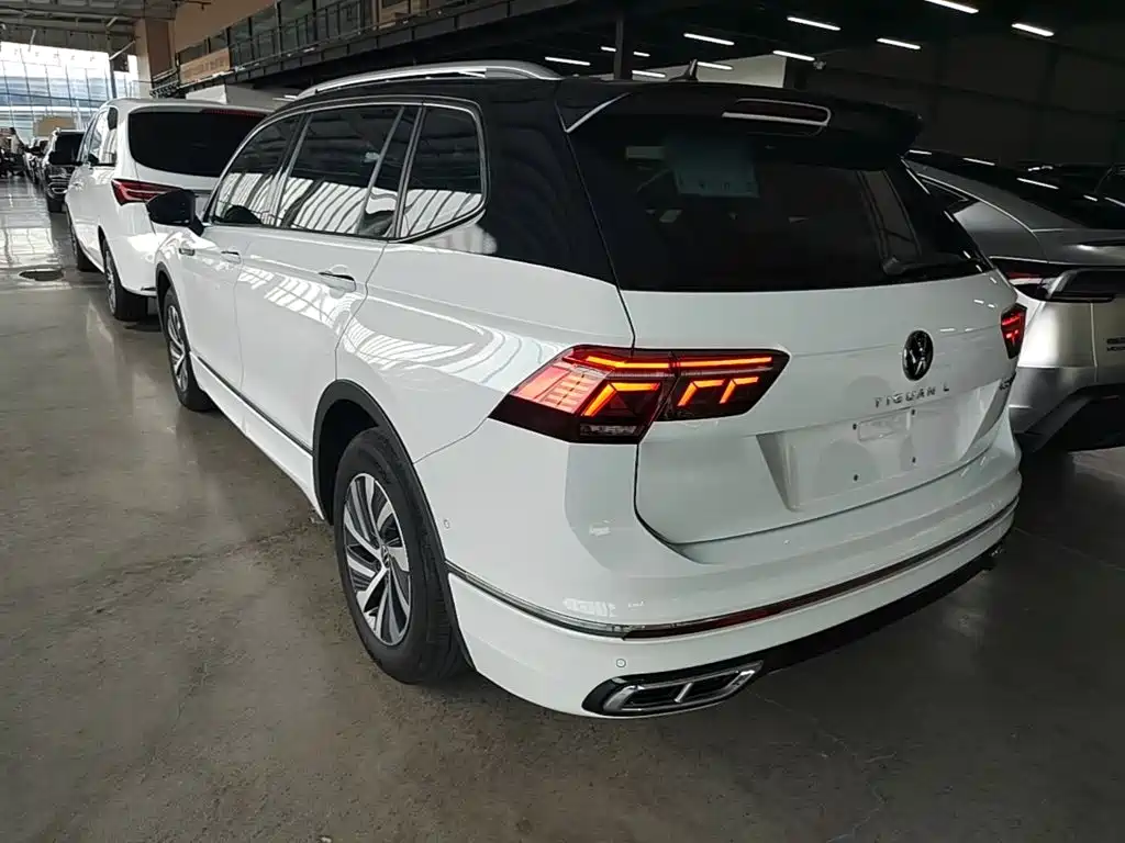 Volkswagen Tiguan L Plug-In Hybrid 2023 — фото 5