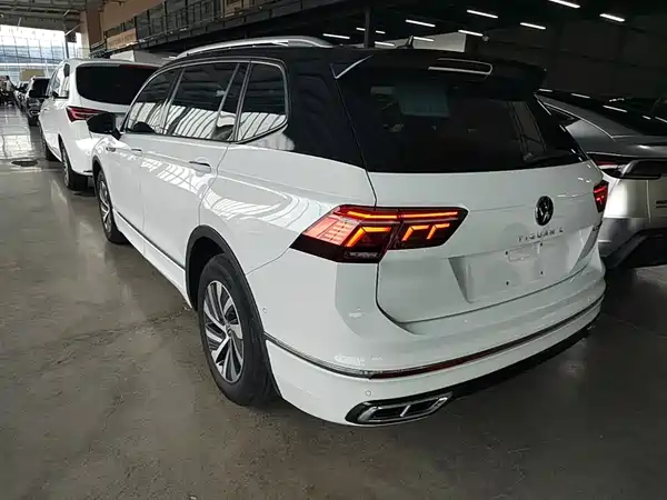 Volkswagen Tiguan L Plug-In Hybrid 2023