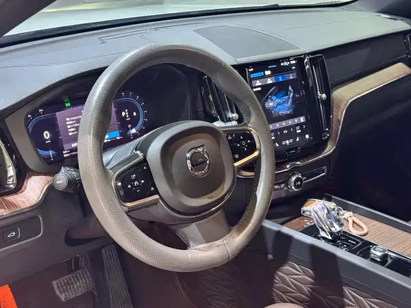 Volvo XC60 2023