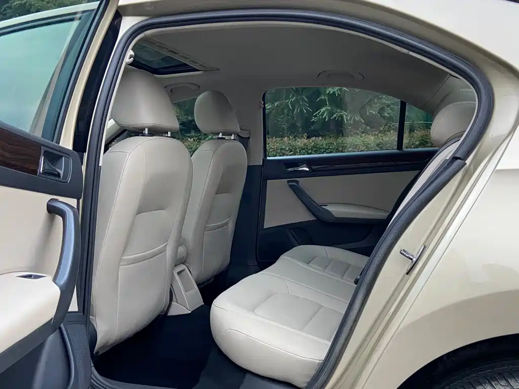 Volkswagen Santana 2014