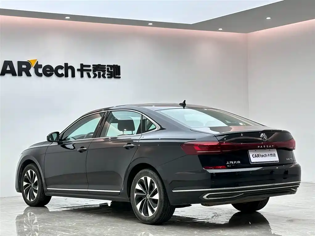 Volkswagen Passat 2023 — фото 3