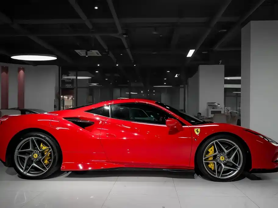Ferrari F8 2021 — фото 8
