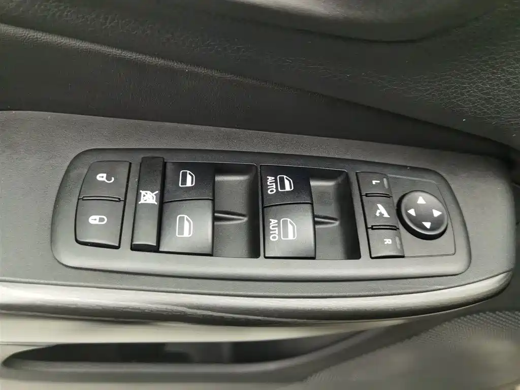 Jeep Cherokee 2018 — фото 9