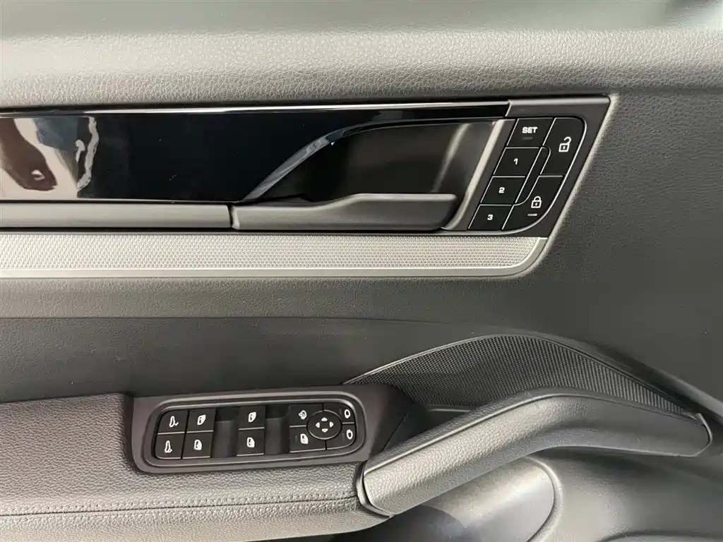 Porsche Cayenne 2024 — фото 10