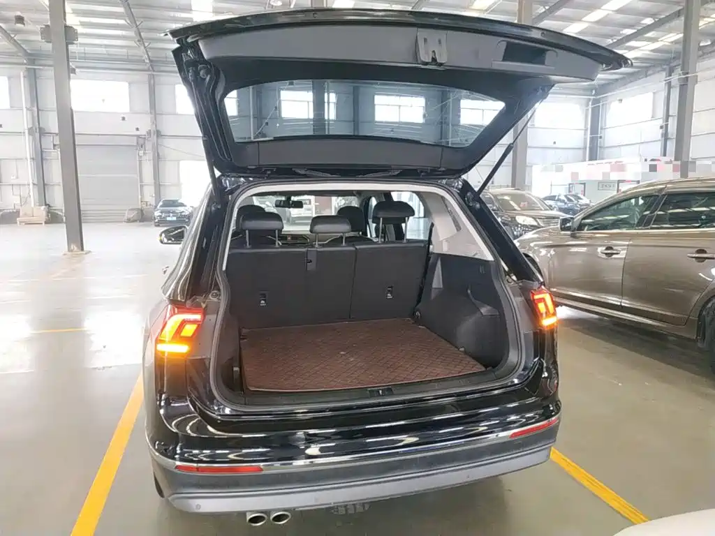 Volkswagen Tiguan L 2020 — фото 12
