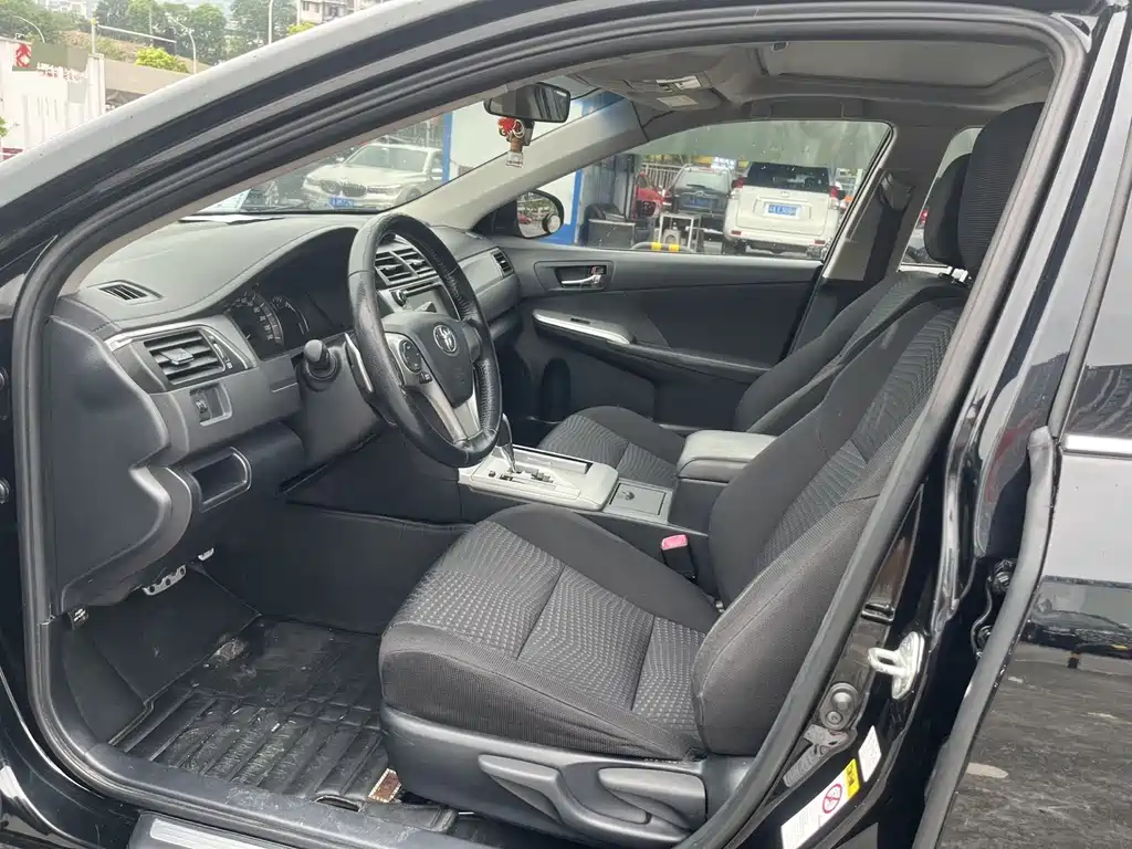 Toyota Camry 2014 — фото 10