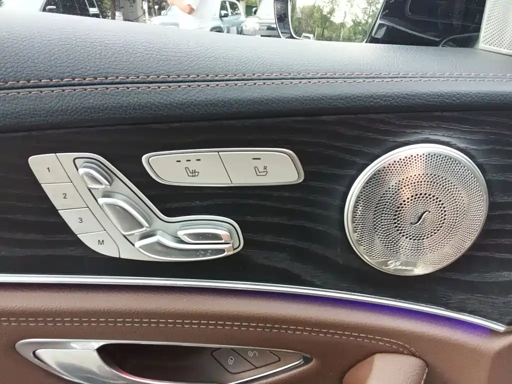 Mercedes-Benz E-Class 2020 — фото 11