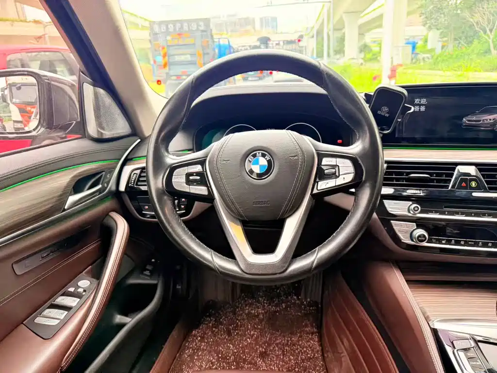 BMW 5 Series New Energy 2019 — фото 15
