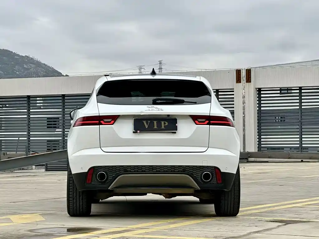 Jaguar E-PACE 2019 — фото 10