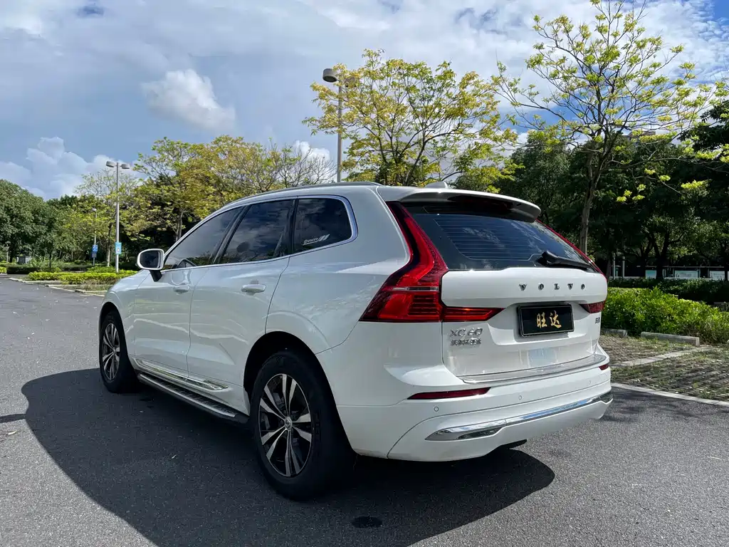 Volvo XC60 2022 — фото 9