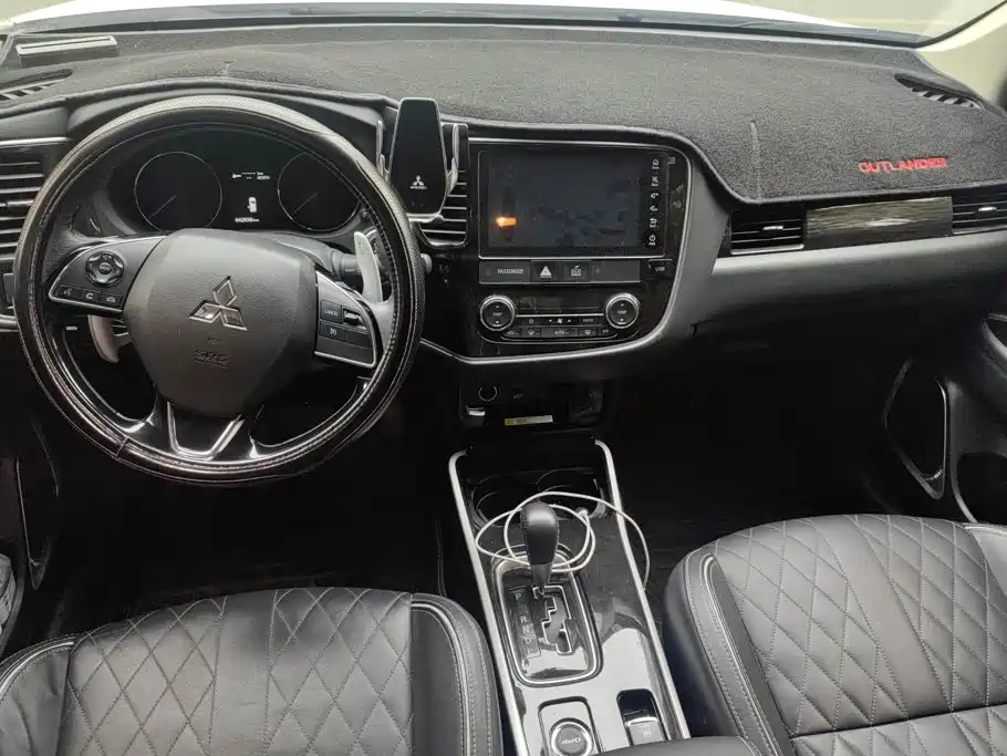 Mitsubishi Outlander 2020 — фото 12