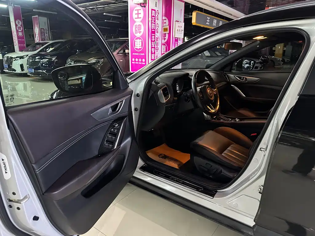 Mazda CX-4 2017 — фото 18