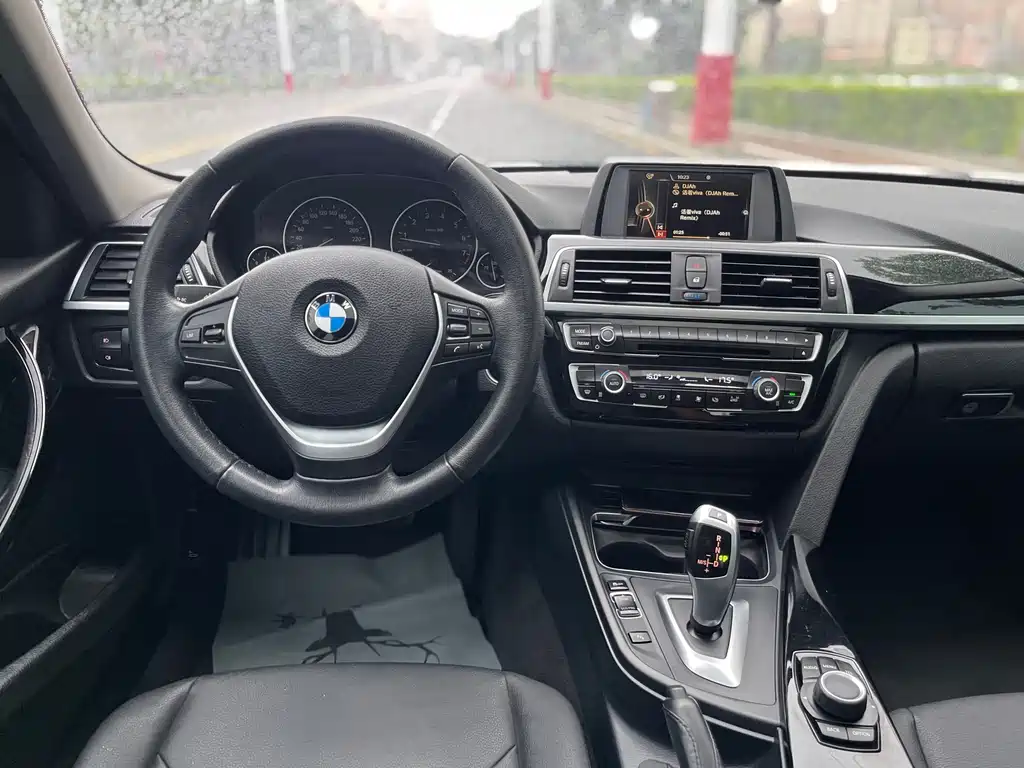 BMW 3 Series 2017 — фото 13