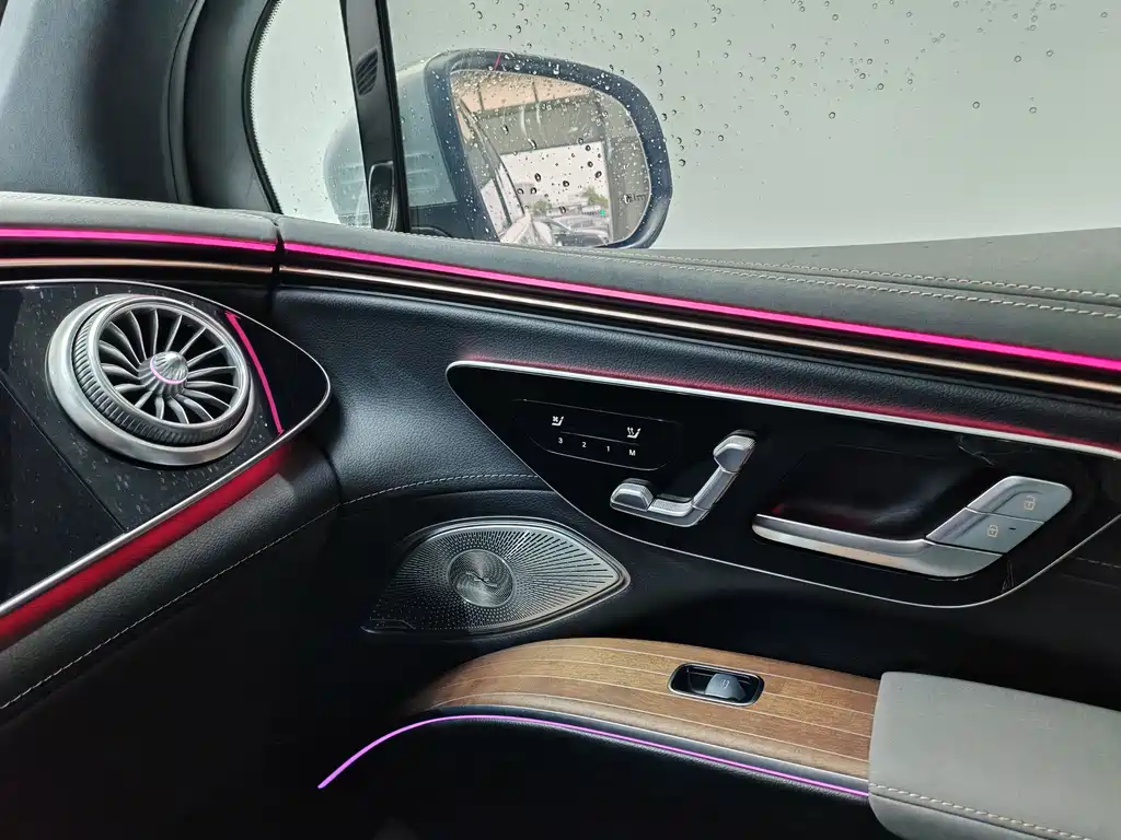 Mercedes-Benz EQS SUV 2023 — фото 17