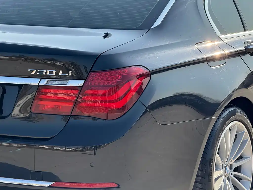BMW 7 Series 2015 — фото 14