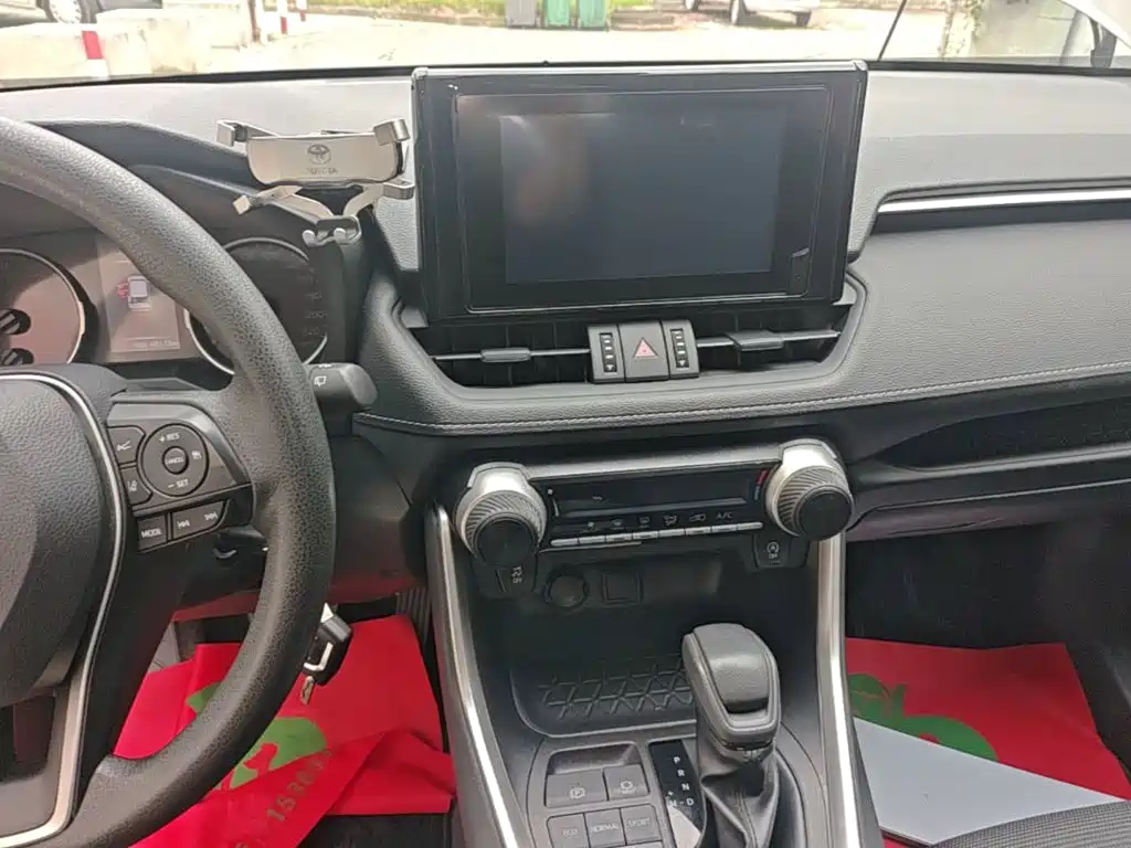 Toyota RAV4 2022 — фото 13