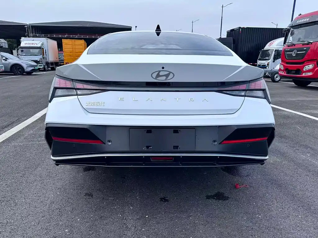 Hyundai Elantra 2023