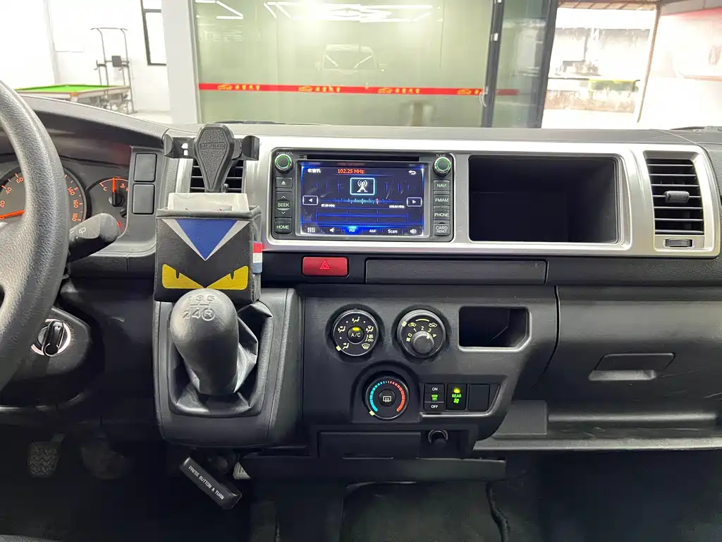 Toyota Hiace 2016 — фото 12