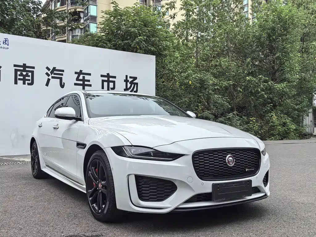 Jaguar XEL 2020 — фото 3